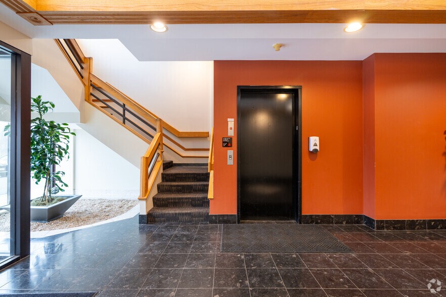 More Photos Of 13610 Barrett Office Dr, Ballwin Office For Lease