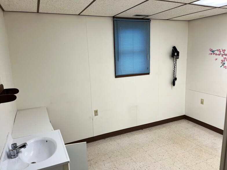 More Photos Of 928 French Rd, Buffalo Office For Sale