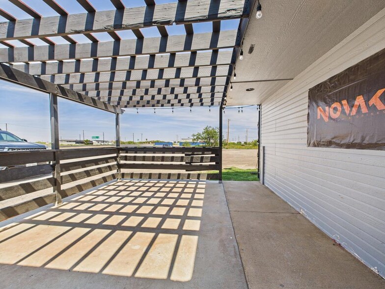 More Photos Of 1330 E 3rd St, Pecos Restaurant For Sale