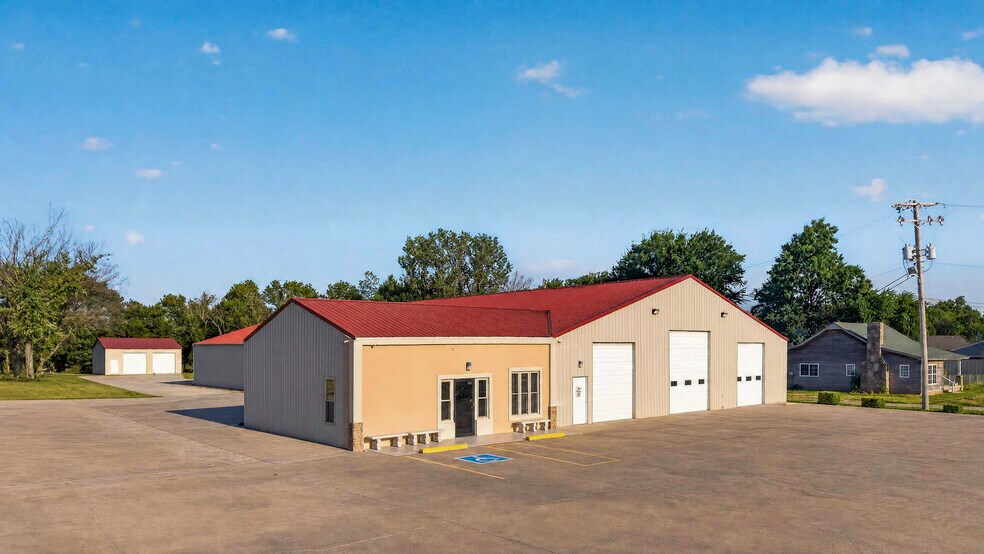 More Photos Of 412 N Mickey Mantle Blvd, Commerce Auto Repair For Sale