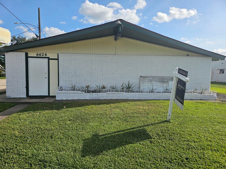 Primary Photo Of 6626 Capitol St, Houston Restaurant For Sale