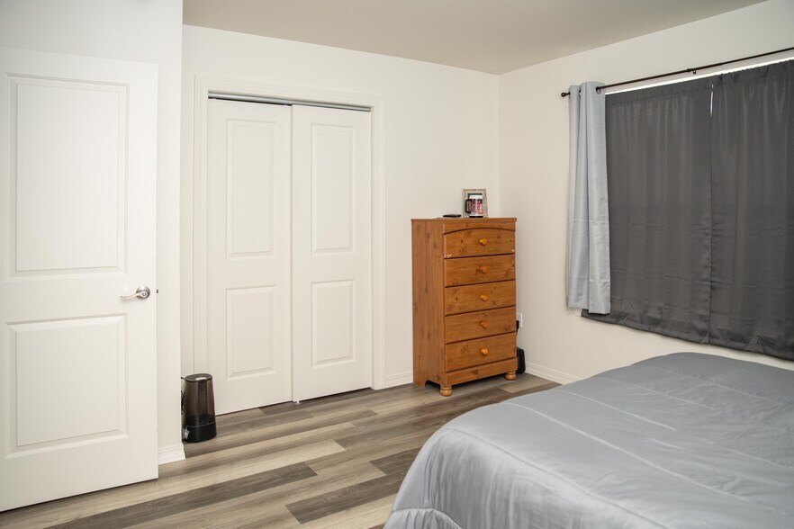 More Photos Of 708-724 Cedar Creek Ave, Montrose Apartments For Sale