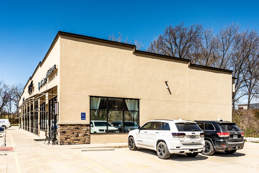 More Photos Of 4140-4160 NW Barry Rd, Kansas City Medical For Lease