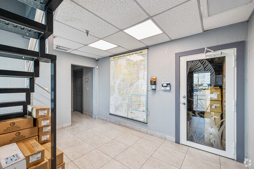 More Photos Of 3320-3350 W 17th Ct, Hialeah Manufacturing For Lease