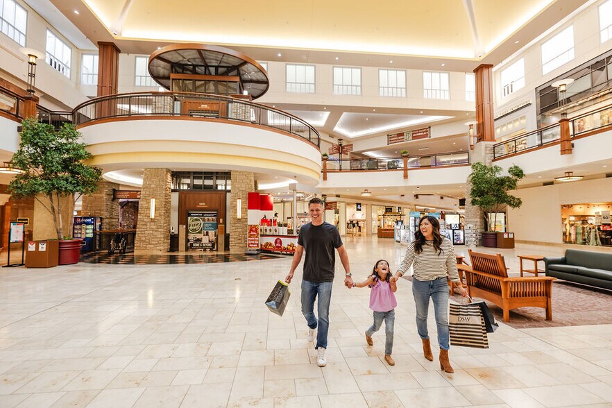 More Photos Of 8251 Flying Cloud Dr, Eden Prairie Unknown For Lease