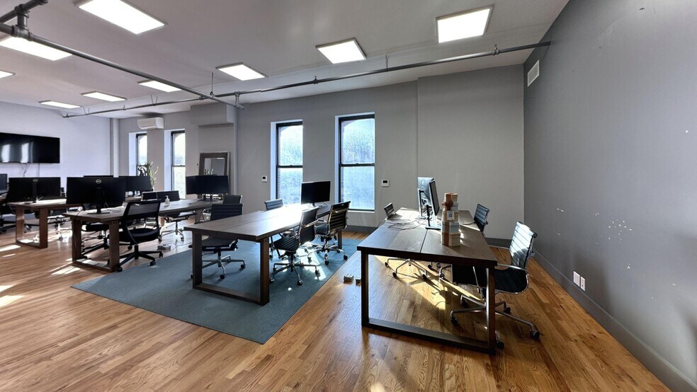 More Photos Of 390 Berry St, Brooklyn Loft Creative Space For Lease
