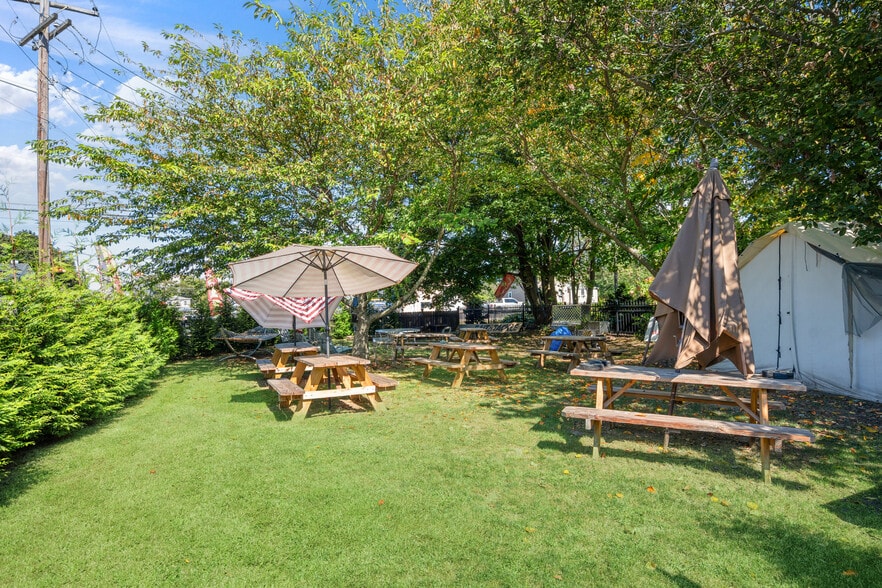 More Photos Of 20 Ackerson St, Bay Shore Freestanding For Sale