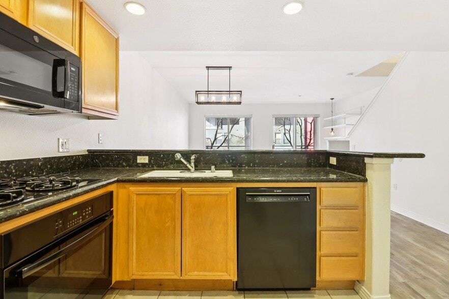 More Photos Of 1501 India St, San Diego Apartments For Sale