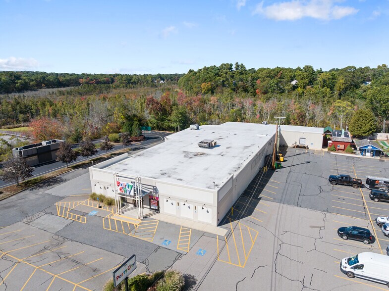 More Photos Of 321 Worcester St, Natick Freestanding For Lease