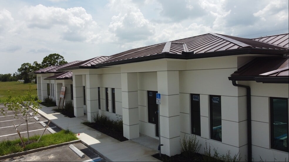 More Photos Of 1624 SW Santa Barbara Pl, Cape Coral Storefront Retail Office For Lease