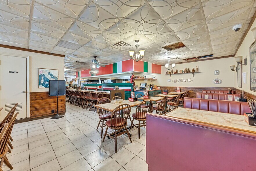 More Photos Of 628 Smithfield St, Pittsburgh Restaurant For Sale