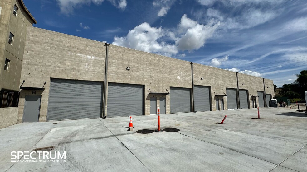 Primary Photo Of 10505 Glenoaks Blvd, Pacoima Industrial For Lease