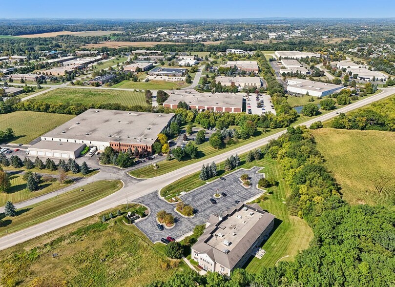 More Photos Of 515 W North Shore Dr, Hartland Office For Lease