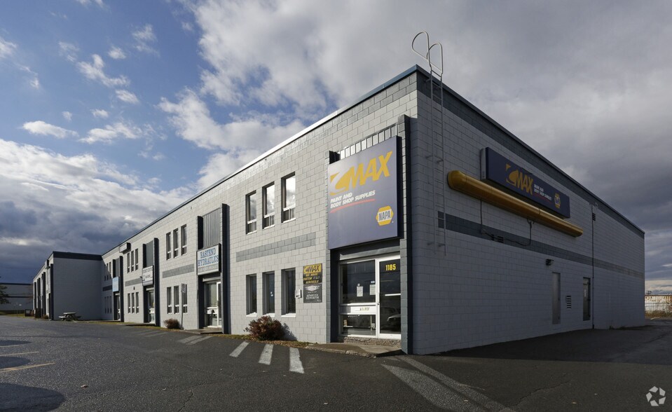 More Photos Of 1171-1185 Newmarket St, Ottawa Showroom For Lease