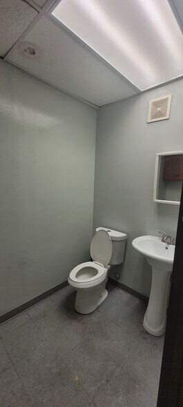 More Photos Of 16022 Grand River Ave, Detroit General Retail For Sale
