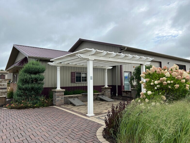 More Photos Of 6064 N Richmond St, Appleton Garden Center For Lease