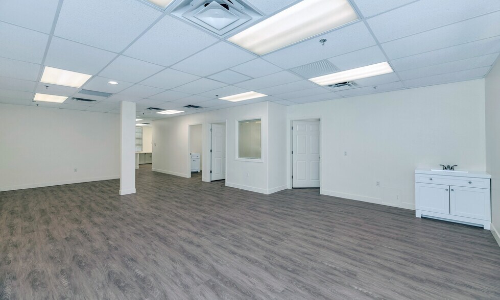 More Photos Of 130 S 63rd St, Mesa Medical For Lease
