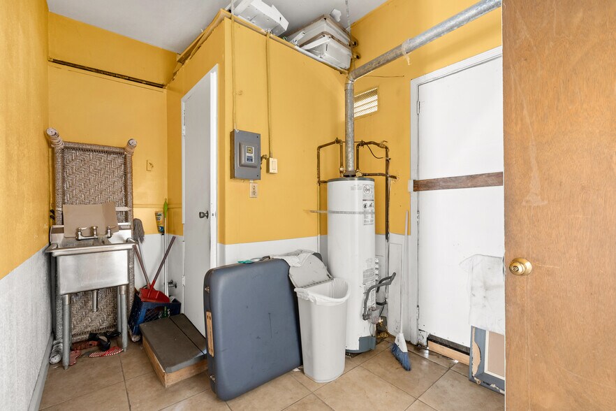 More Photos Of 1455-1469 El Camino Real, Belmont Freestanding For Lease