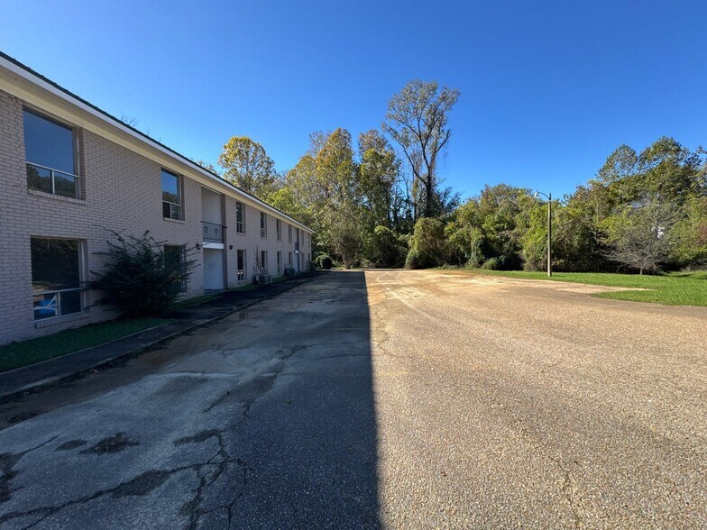 More Photos Of 3120 S Frontage Rd, Vicksburg Apartments For Sale