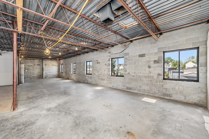 More Photos Of 11 Marlboro St, Malden Warehouse For Lease