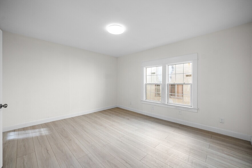More Photos Of 2823 W 8th St, Los Angeles Office For Lease