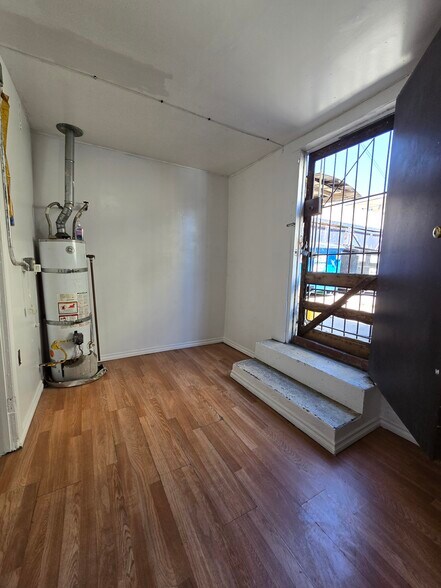 More Photos Of 2327 E 1st St, Los Angeles Storefront For Lease