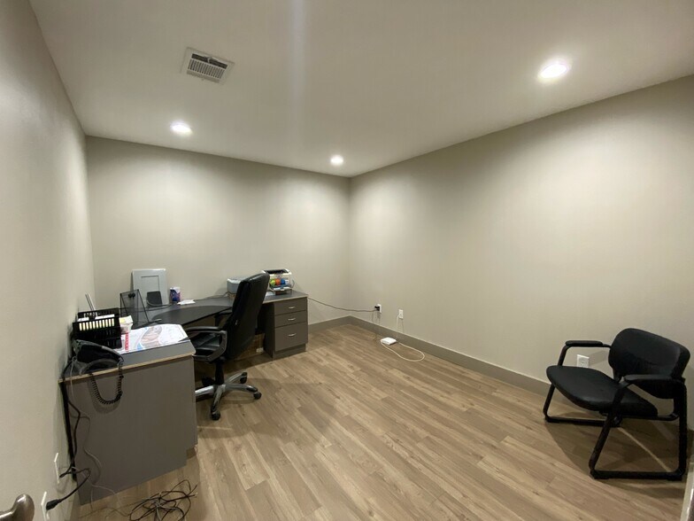 More Photos Of 8466 N Sam Houston Pky W, Houston Warehouse For Sale