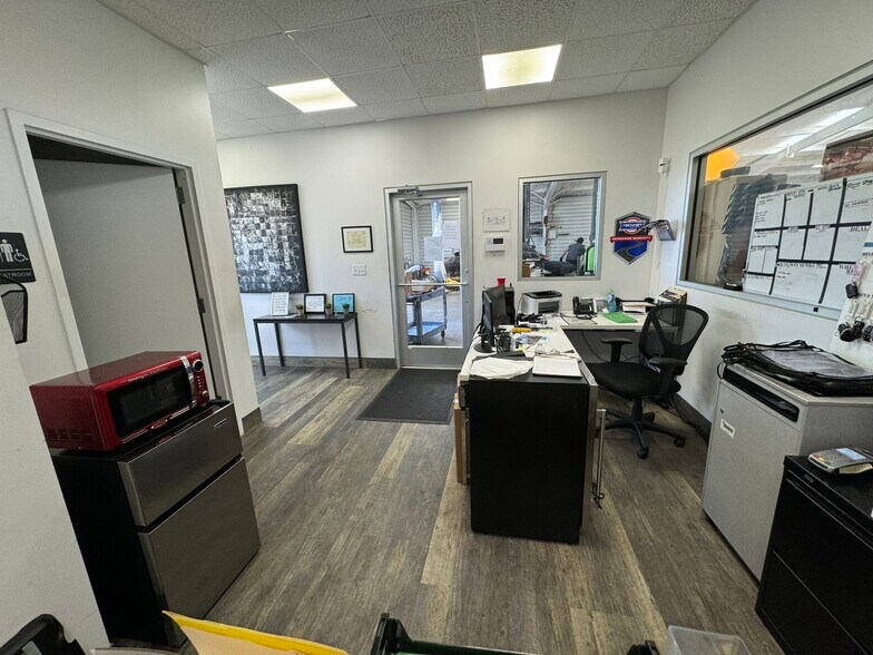 More Photos Of 266 Jersey Ave, Virginia Beach Service For Lease