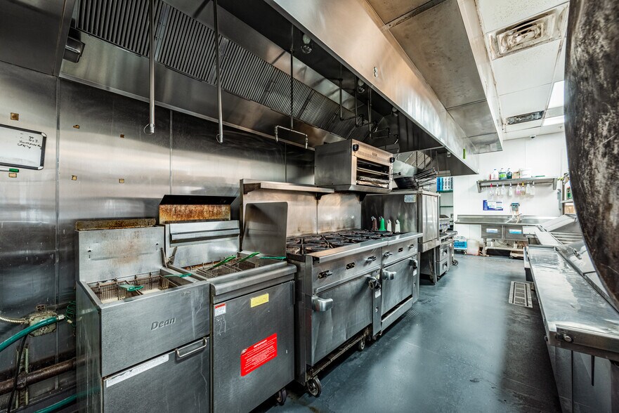 More Photos Of 4757 The Grove Dr, Windermere General Retail For Sale