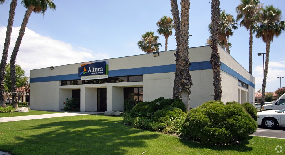 More Photos Of 1995-2095 E Florida Ave, Hemet Storefront For Sale