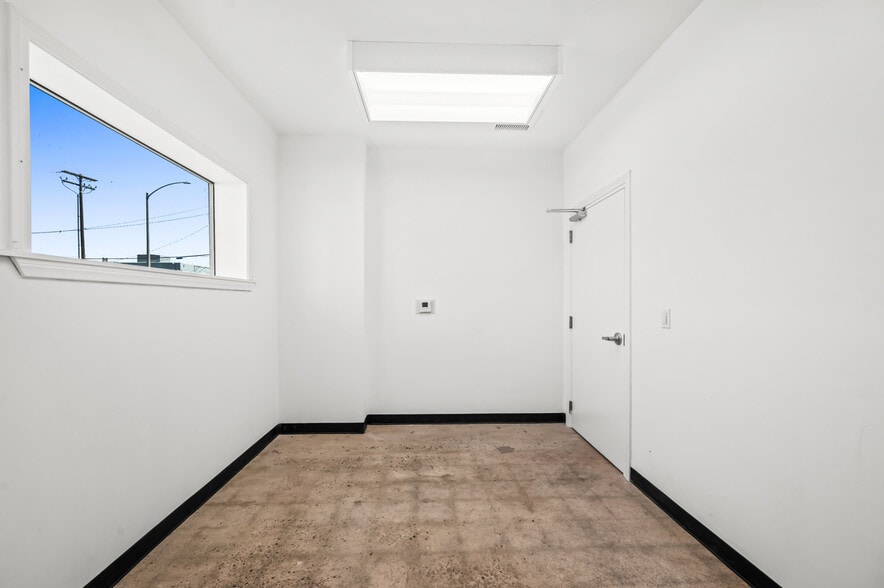 More Photos Of 1440 Cota Ave, Long Beach Distribution For Lease