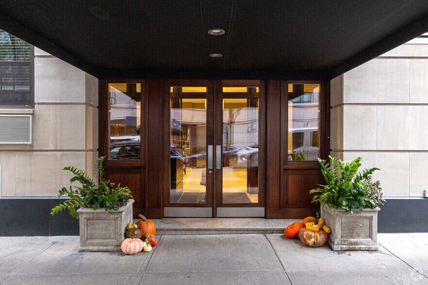 More Photos Of 1235 Lexington Ave, New York Apartments For Sale