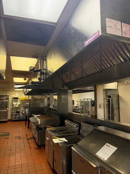 More Photos Of 256 Liberty St, Thomasville Restaurant For Lease