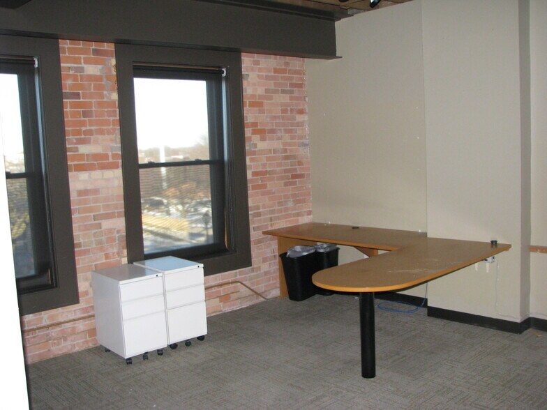 More Photos Of 124 N Broadway, De Pere Loft Creative Space For Lease