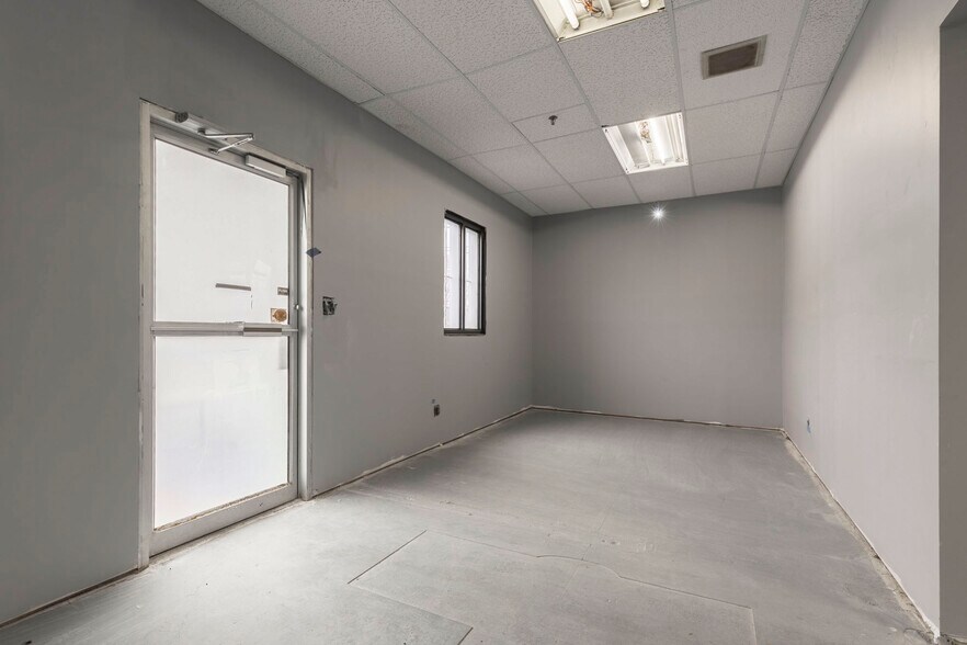 More Photos Of 1311 Bernheim Ln, Louisville Industrial For Sale