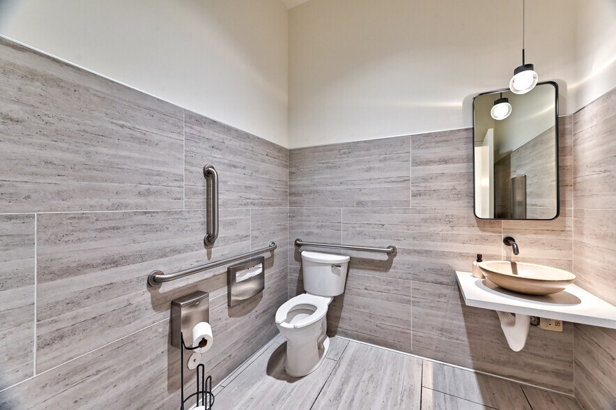More Photos Of 5770 S Durango Dr, Las Vegas Medical For Sale