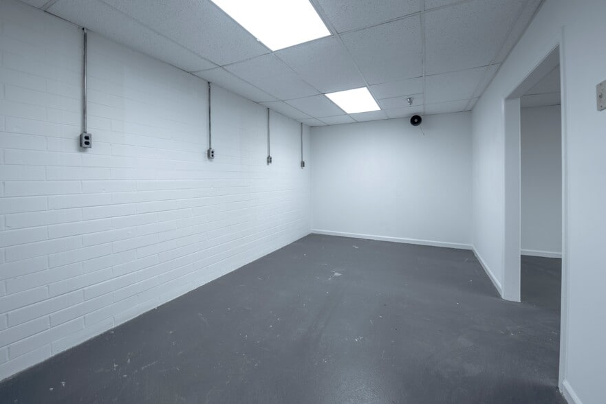 More Photos Of 1700 Overhead Bridge Rd NE, Cleveland Warehouse For Sale