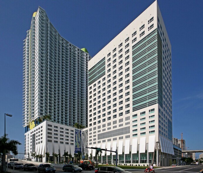 More Photos Of 175 SW 7th St, Miami Medical For Sale
