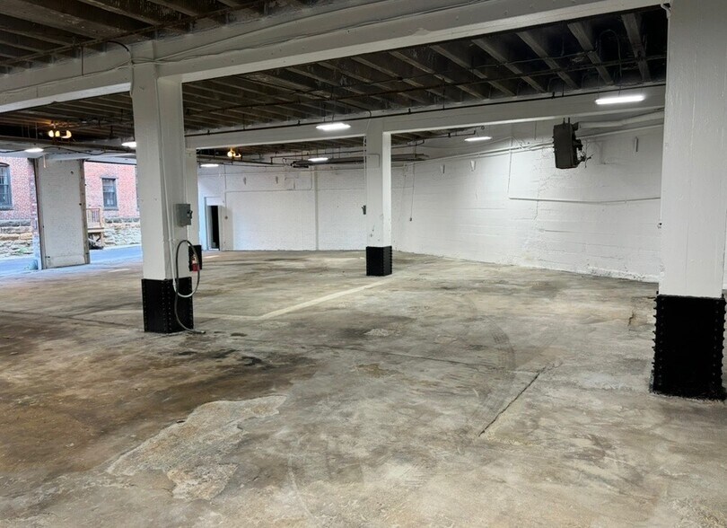 More Photos Of 918 Rickenbach St, Pittsburgh Distribution For Sale