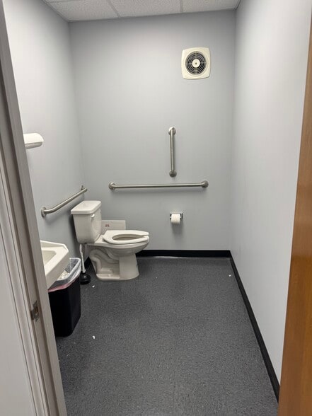 More Photos Of 181 Fayetteville St, Winston-Salem Office For Lease