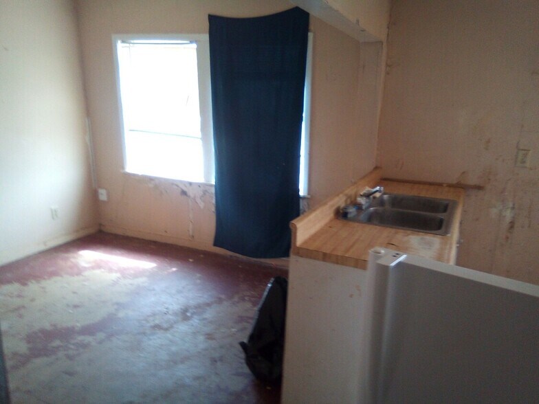 More Photos Of 386 S Commerce St, Big Wells Land For Sale