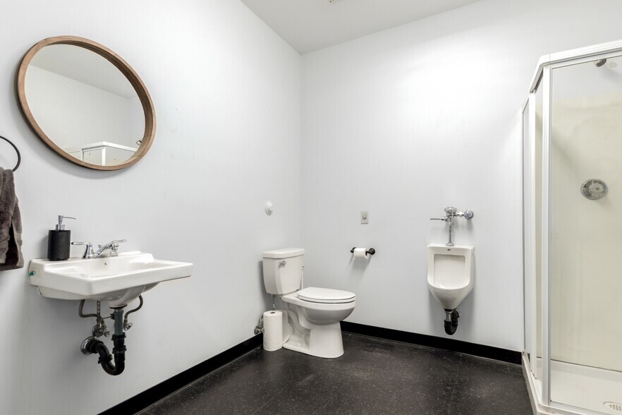 More Photos Of 4120 E Madison St, Phoenix Warehouse For Lease