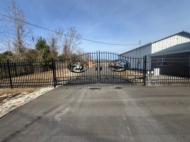 More Photos Of 2028 Travis Rd, Columbia Specialty For Sale