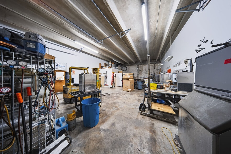 More Photos Of 2422 N Military Trl, West Palm Beach Warehouse For Sale