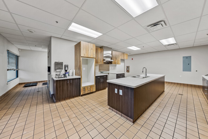 More Photos Of 2166 NW Vine St, Grants Pass Medical For Sale