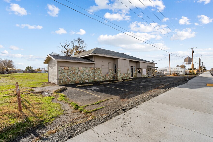 More Photos Of 990 E Hwy 730, Irrigon Storefront Retail Office For Sale