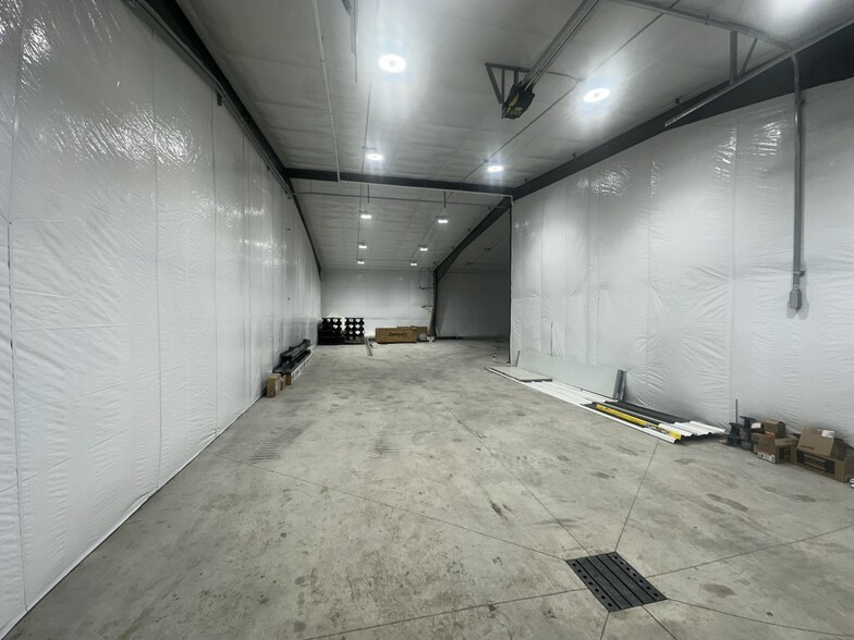 More Photos Of 800 16th St, Central City Industrial For Lease