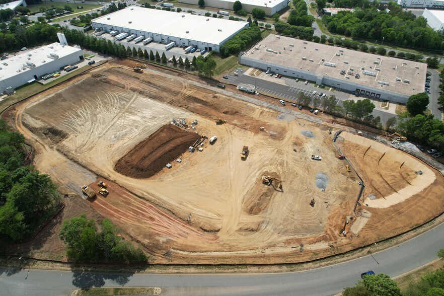 More Photos Of Westinghouse Commons Dr, Charlotte Manufacturing For Sale