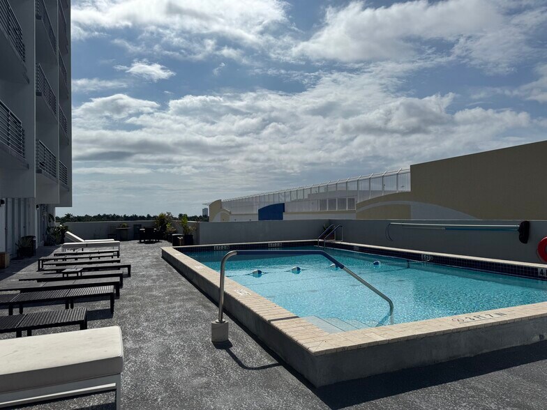 More Photos Of 1720 Harrison St, Hollywood Office Residential For Sale