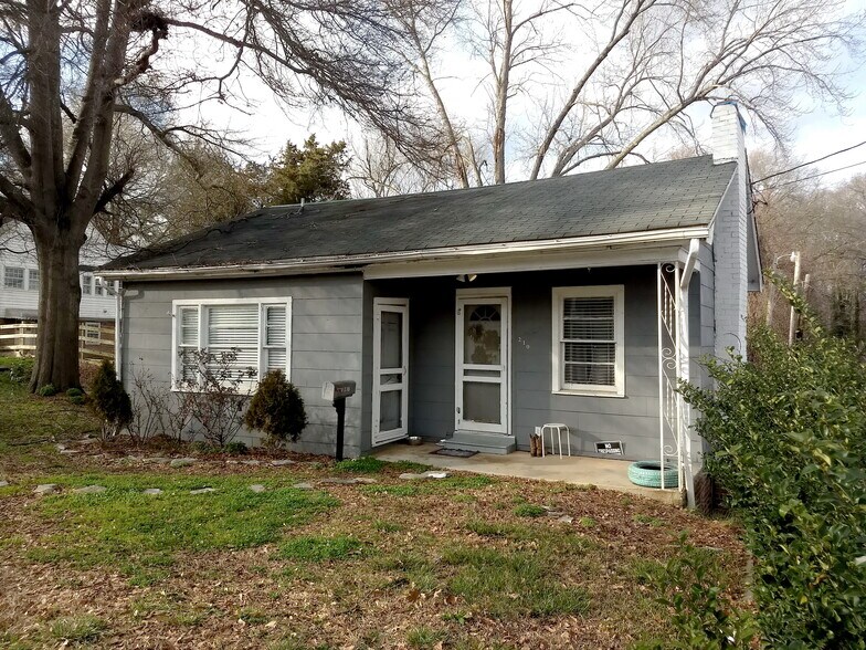 More Photos Of 204 E Trade St, Dallas Office Residential For Sale